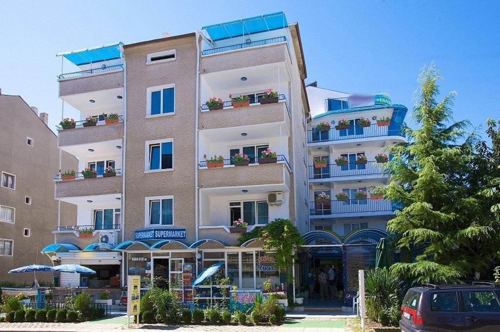 Elvira Hotel Равда Экстерьер фото