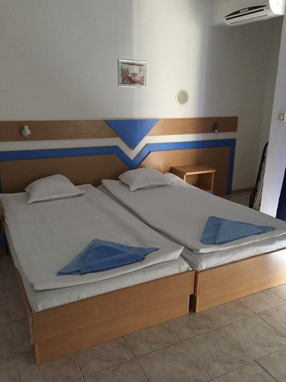 Elvira Hotel Равда Экстерьер фото